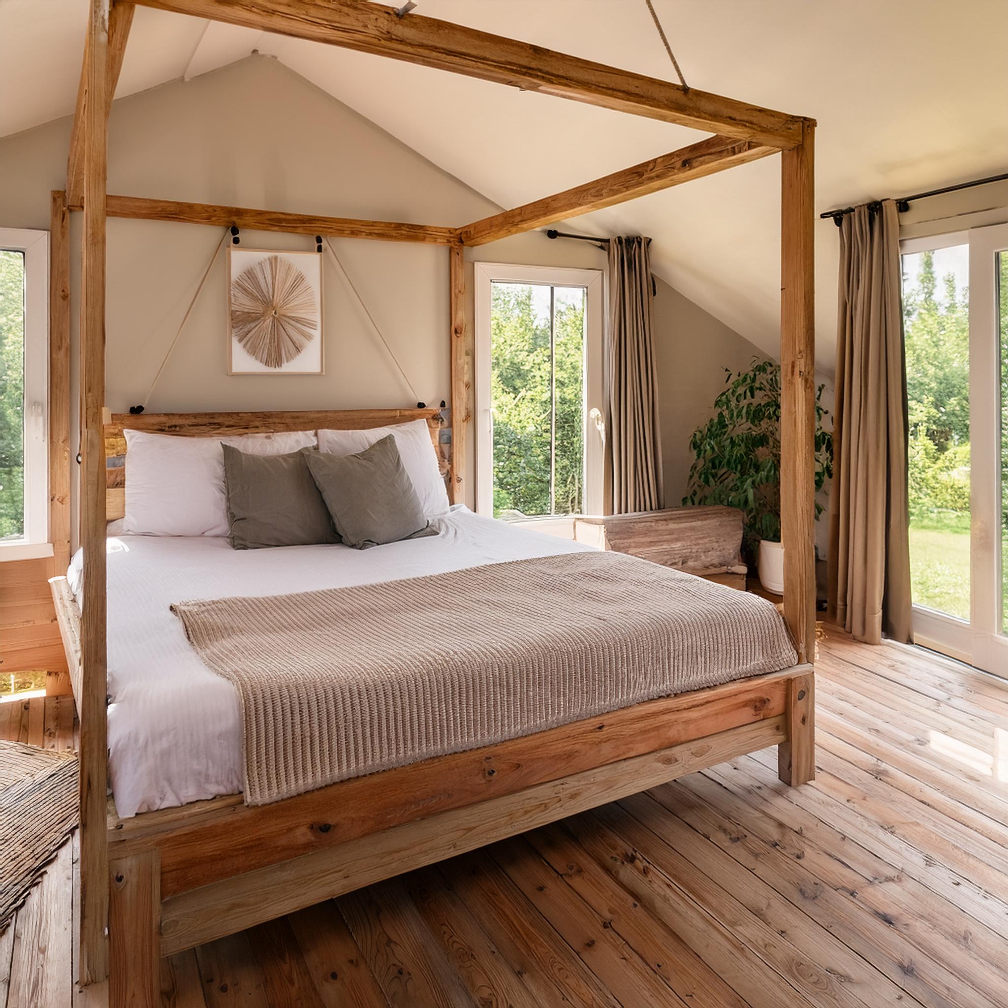 Lit à Baldaquin en Bois de Pin